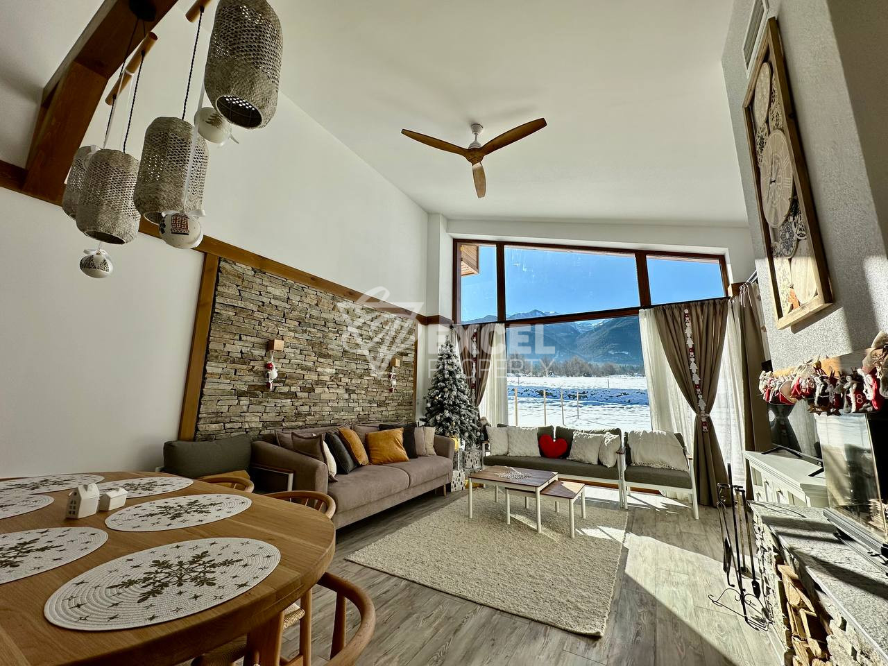Альпийская идиллия: Одноэтажный дом с двумя спальнями и офис на продажу недалеко от гольф-клуба Pirin Golf.