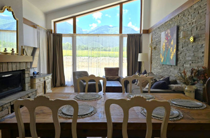 Новый дом на одну семью в альпийском стиле с тремя спальнями и большим двором, рядом с гольф-полем Пирин