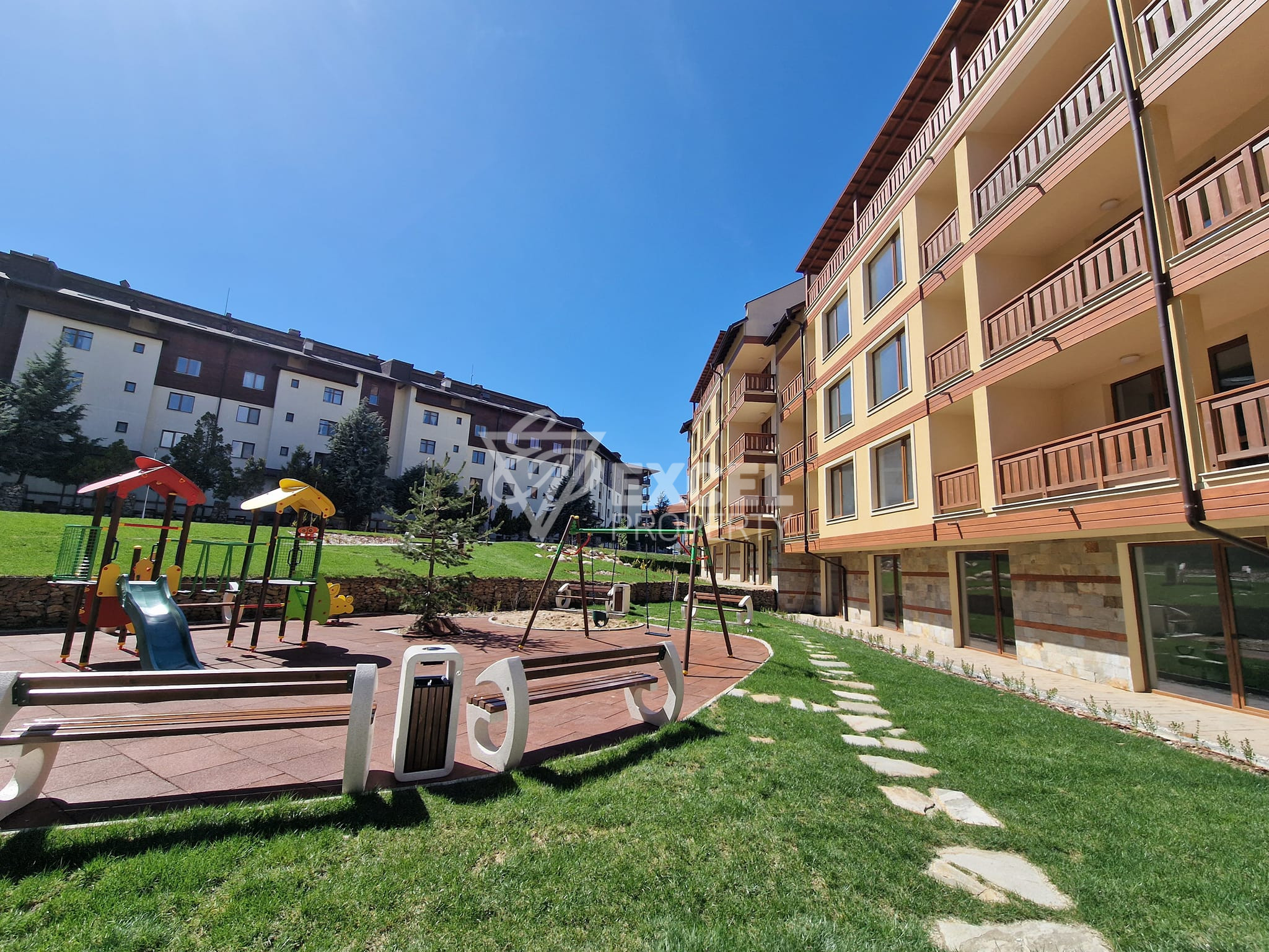 Двухкомнатная квартира в новом комплексе с видом на горы Пирин в Банско