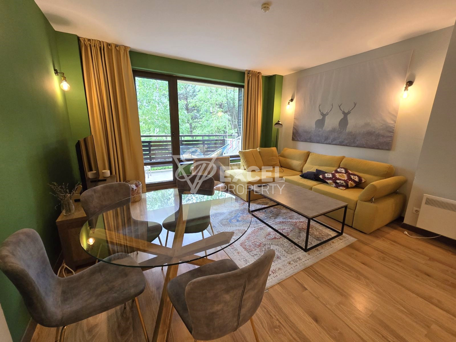 Южная трехкомнатная квартира с новой мебелью и потрясающим видом на горы Пирин