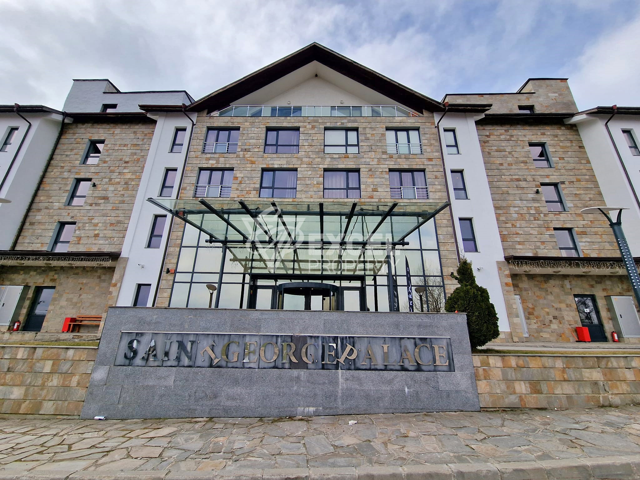 Продается просторная студия в апарт-отеле Saint George Palace, Банско