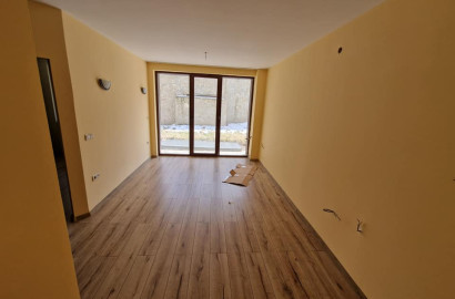 Продажа двухкомнатной квартиры без мебели в 100 метрах от подъемника