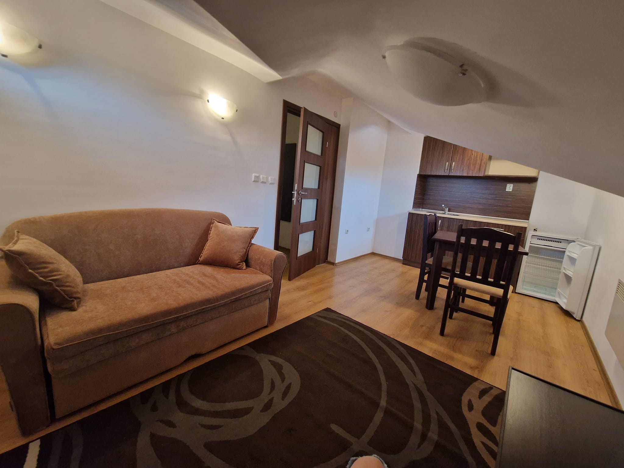 Продажа меблированной двухкомнатной квартиры в комплексе Роял Парк, Банско