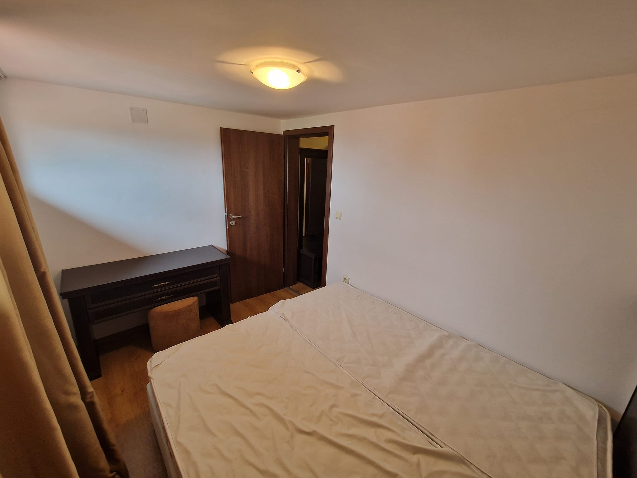 Продажа меблированной двухкомнатной квартиры в комплексе Роял Парк, Банско