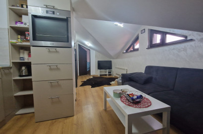 Продается небольшая современная меблированная двухкомнатная квартира по выгодной цене