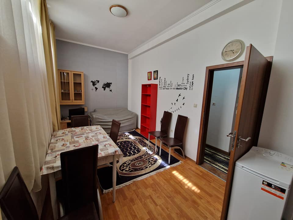 Продажа однокомнатной меблированной квартиры с автономной системой отопления в Банско