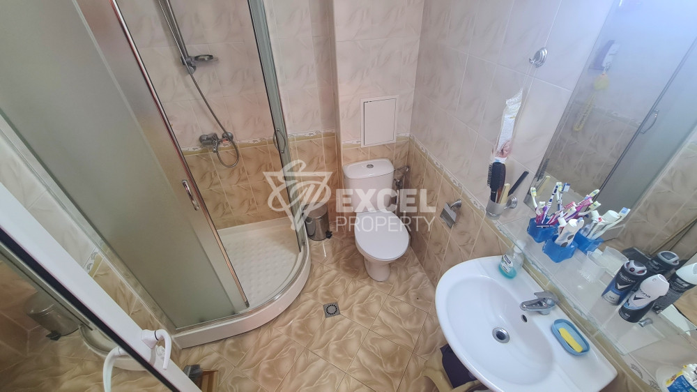 Просторная и красивая двухкомнатная квартира с видом на бассейн в Святом Власе.