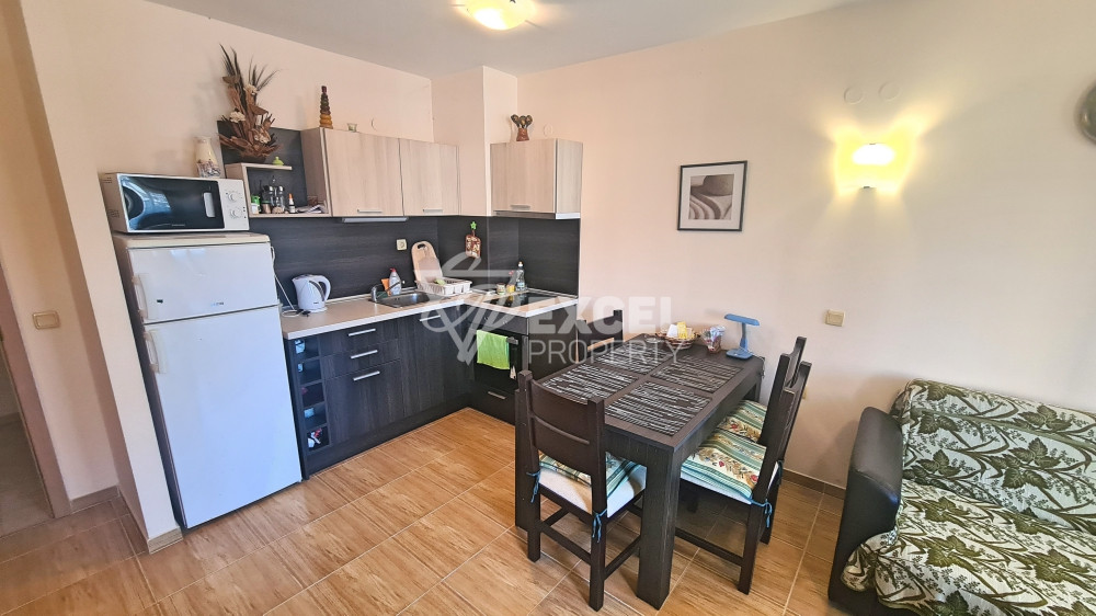 Просторная и красивая двухкомнатная квартира с видом на бассейн в Святом Власе.