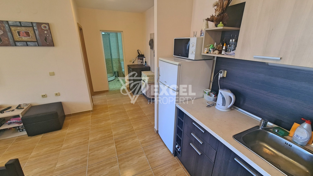 Просторная и красивая двухкомнатная квартира с видом на бассейн в Святом Власе.