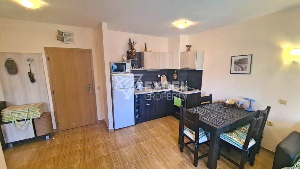 Просторная и красивая двухкомнатная квартира с видом на бассейн в Святом Власе.