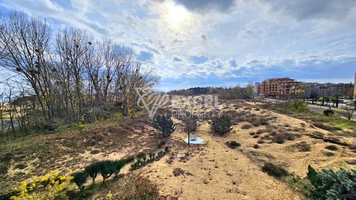 Трехкомнатная квартира на первой линии в Солнечном Береге – рядом с дюнами и морем