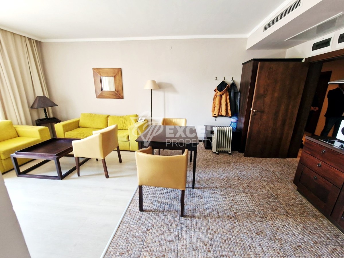 Меблированная двухкомнатная квартира в комплексе "Роял Бийч Барсело".