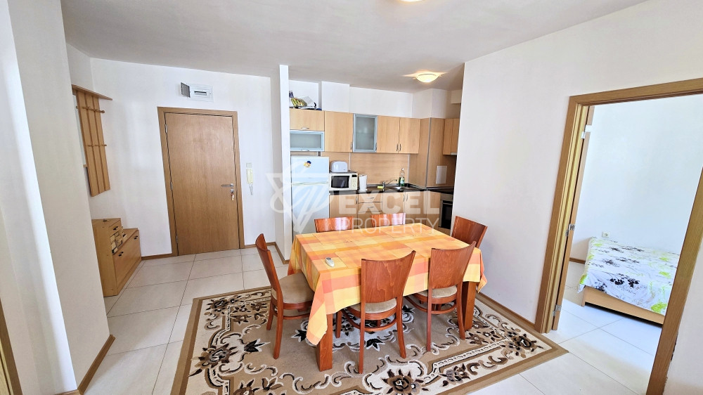 🏡 Тристаен апартамент с гледка към басейна в отлично поддържан комплекс 🌊