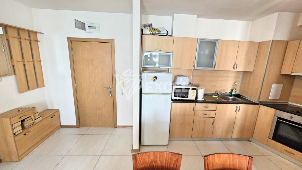 🏡 Тристаен апартамент с гледка към басейна в отлично поддържан комплекс 🌊